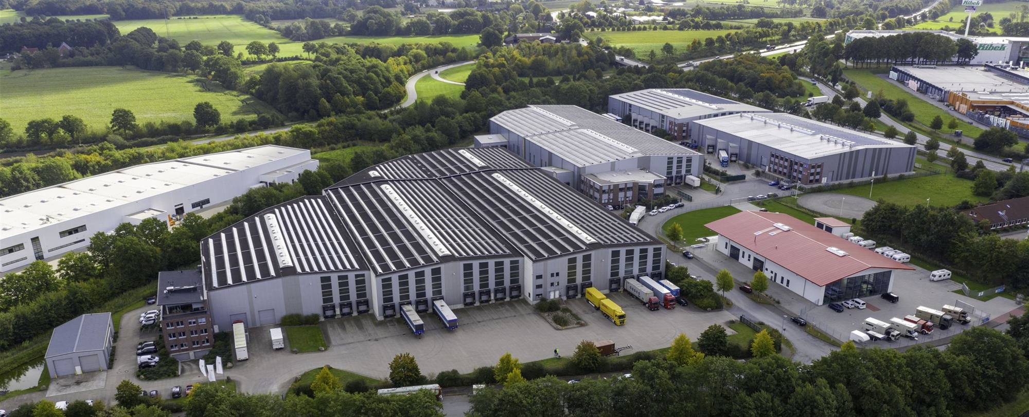 Luftaufnahme der Zentrale der Semmelhaack Gruppe in Elmshorn mit den Lagerhallen 01–04